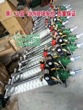 點擊查看詳細(xì)信息<br>標(biāo)題：發(fā)往山西太原MQT-120/2.3氣動錨桿鉆機(jī)及配件 閱讀次數(shù)：1944